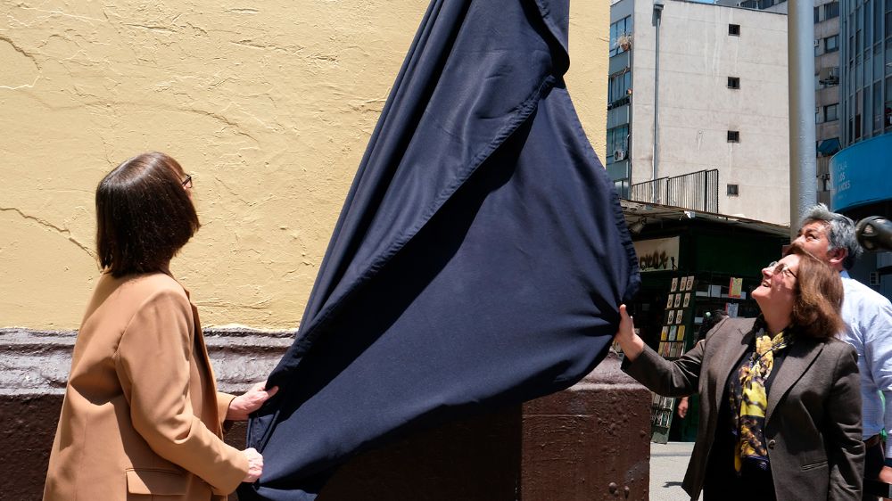 "El ejercicio intelectual tan propio del quehacer universitario nutre de sentido público a esta Casa y a la institución que acoge y representa, y es nuestra responsabilidad que sus puertas estén siempre abiertas para conectar la Universidad con la sociedad a la cual sirve", dijo la Rectora Devés.