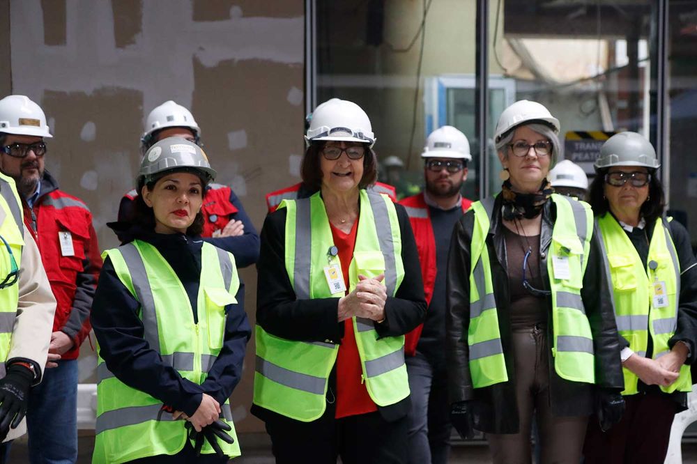 La ministra Carolina Arredondo fue recibida por la Rectora Rosa Devés, la vicerrectora Pilar Barba y la directora de Pregrado, Leonor Armanet, entre otras autoridades del plantel.