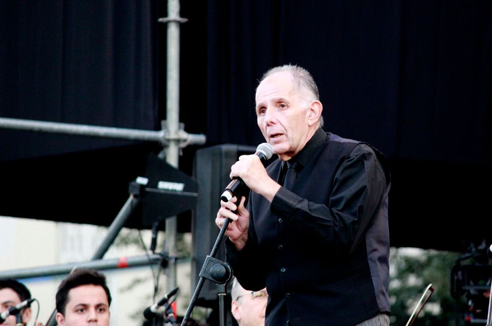  El maestro Rodolfo Saglimbeni estuvo a cargo de dirigir a la Orquesta Sinfónica Nacional de Chile.