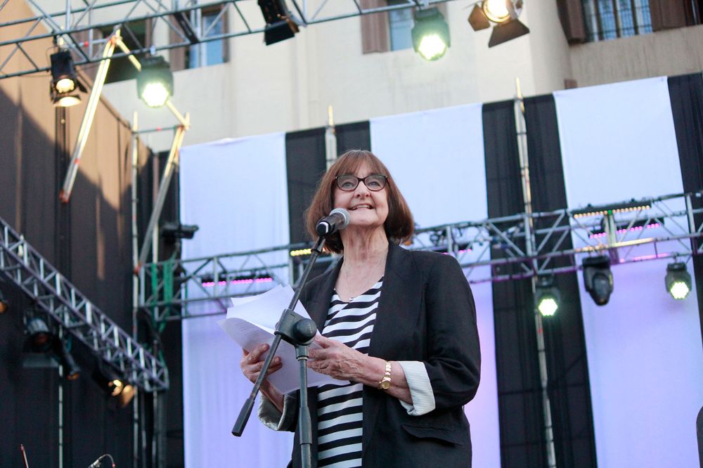 “El acceso amplio al arte y la cultura de manera democrática es esencial para fortalecer la cohesión social, porque a través de las expresiones artísticas y el encuentro en espacios públicos nos reconocemos como comunidad”, dijo la Rectora.