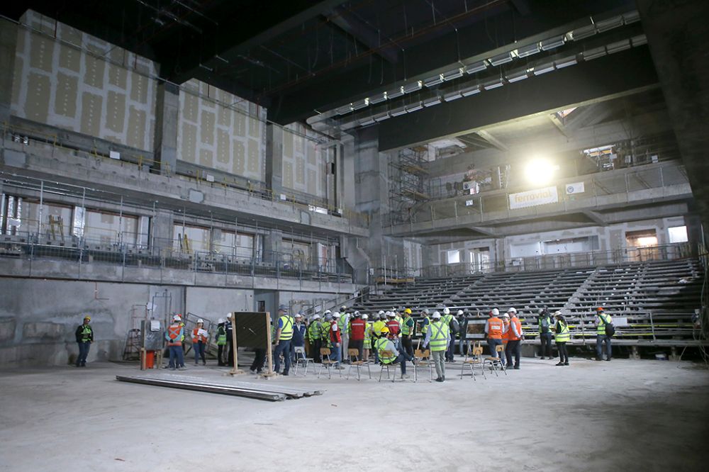 Dentro del recorrido se visitó la sala de conciertos, que tendrá una capacidad para 1.200 personas. Como parte de las instalaciones del CEAC, habrá salas para la danza, camarines y salas de ensayo.