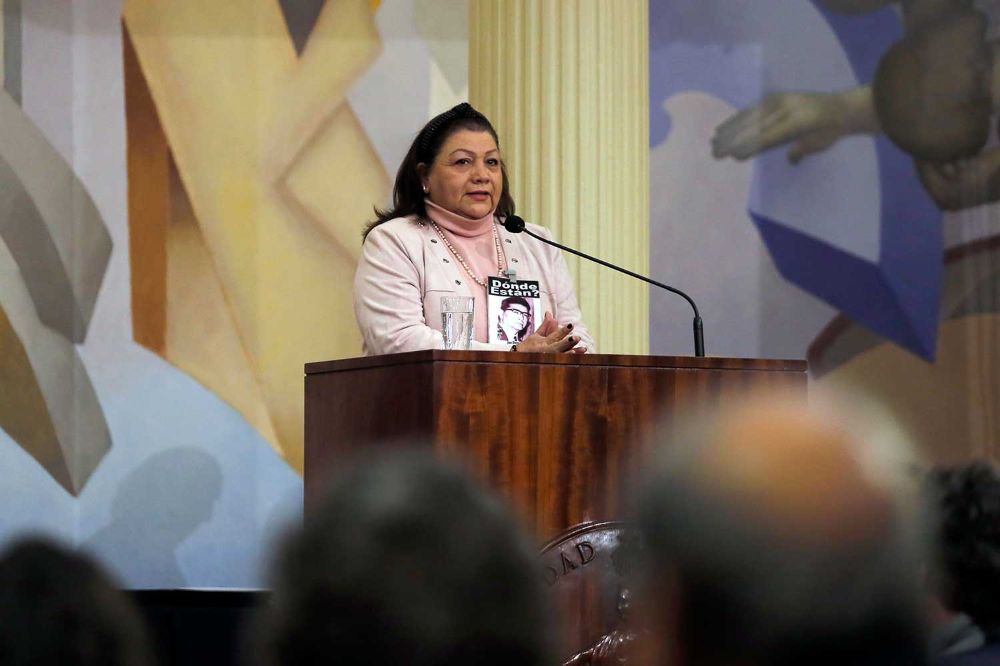 Desde la Agrupación de Familiares de Detenidos Desaparecidos, Gaby Rivera, revisó estos 50 años en que han debido “retomar la lucha las hijas e hijos de quienes partieron, tratando de llevar esta lucha que ha sido larga.