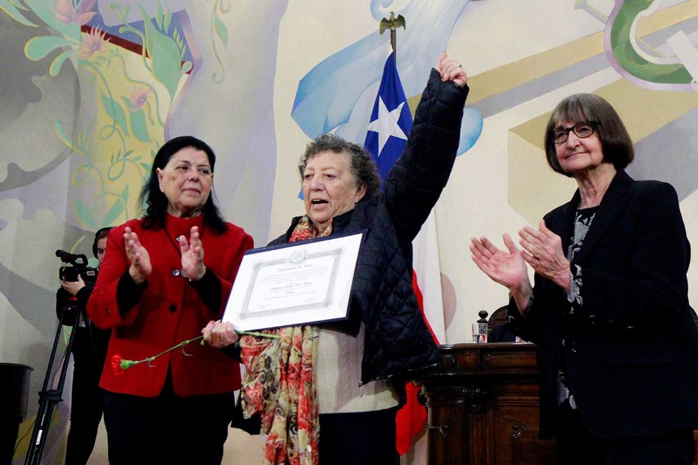 También a los estudiantes de la Facultad de Ciencias Sociales Manuel Donoso Dañobeitia, Carlos Salcedo Morales y Dagoberto Pérez Vargas.
