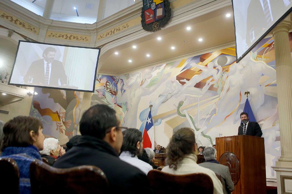 "Este ha sido concebido siempre como un acto de reparación destinado a restablecer el lazo roto entre las familias de estos estudiantes y esta, su comunidad universitaria", destacó Claudio Nash.