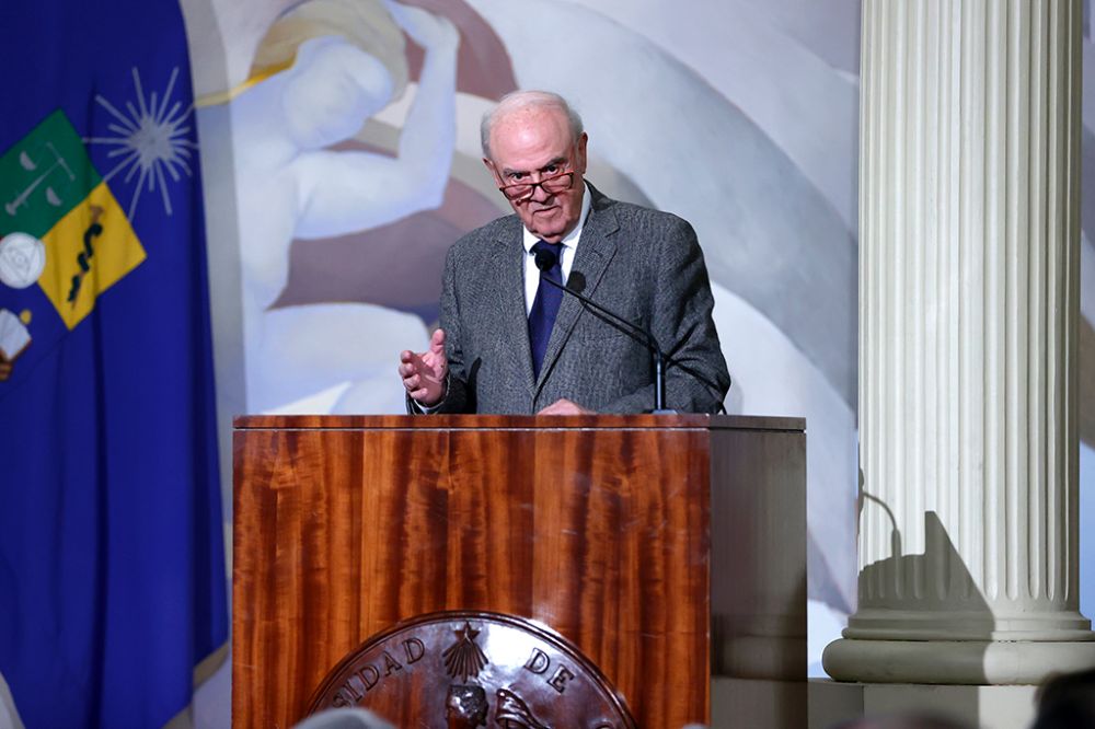 Agustín Squella, Premio Nacional de Humanidades y Ciencias Sociales 2009, realizó una charla magistral titulada “¿Son un invento los derechos humanos?”.