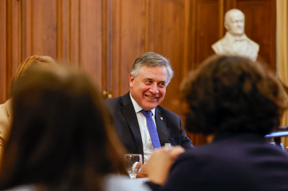 El canciller Paganini, por su parte, agradeció la cálida recepción e indicó que "Uruguay y Chile tienen muchísimos años de relaciones muy intensas y profundas, donde compartimos bastantes cosas".