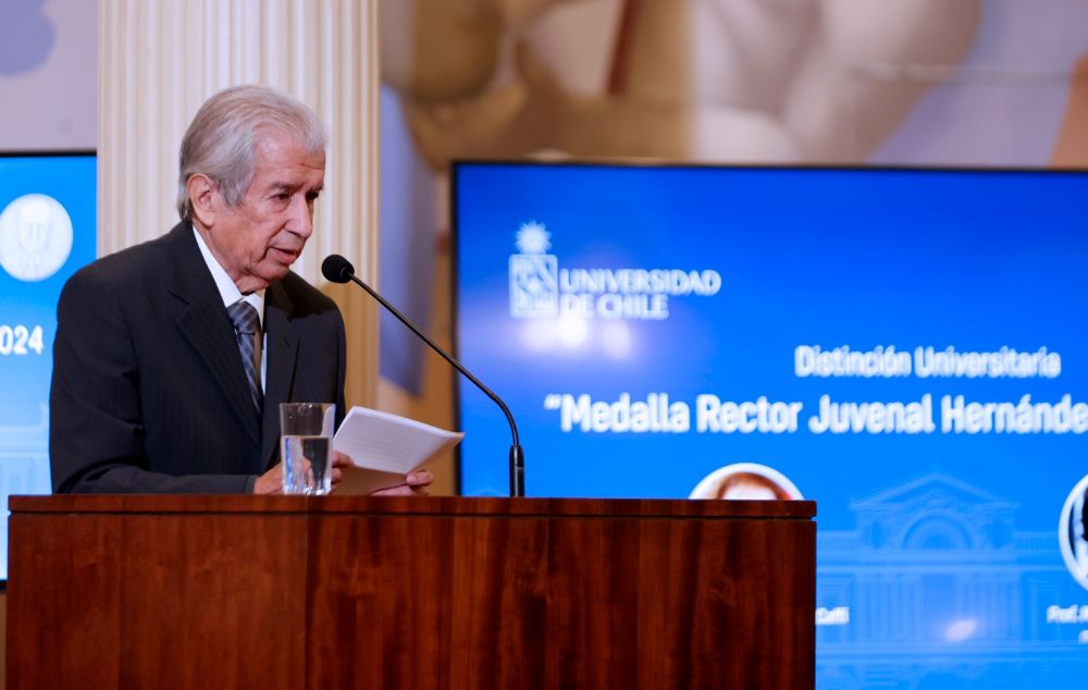 Según el profesor Manuel Oyarzún, Mónica Rubio "ha tenido la fortuna de formar una generación de exitosas astrónomas que fueron sus estudiantes de postgrado".