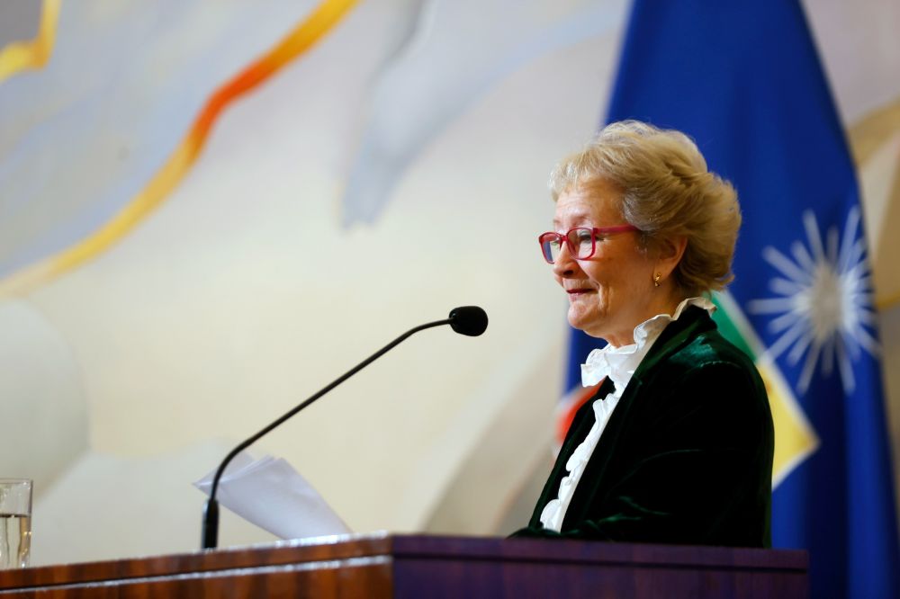 “Significa un fuerte compromiso universitario”, dijo la profesora María Teresa Infante al recibir el reconocimiento.