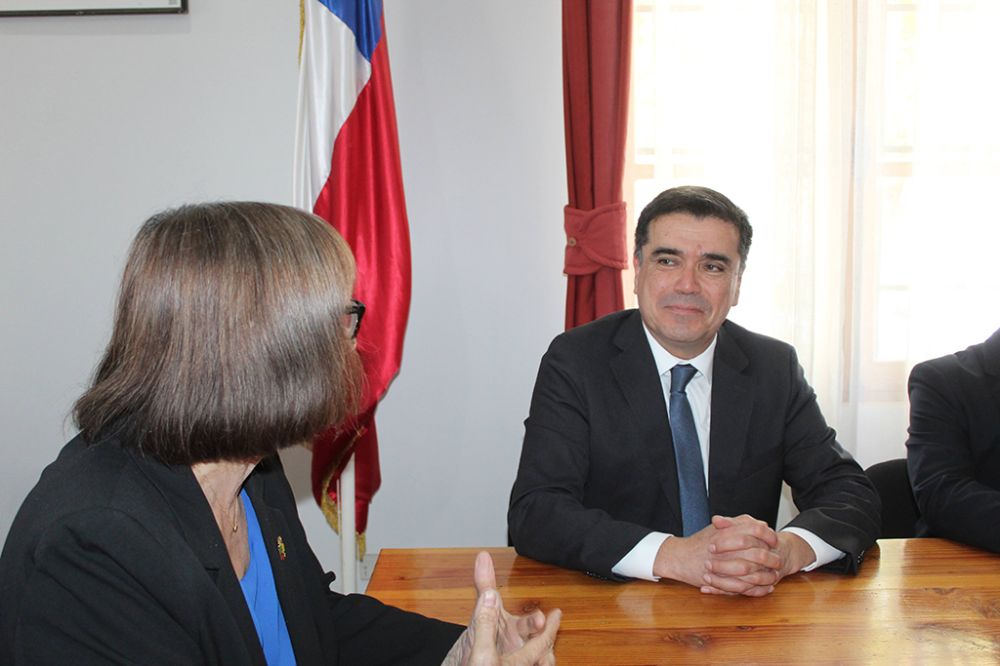 "Hay algo que nos une: la Universidad que hoy nos visita en presencia de su Rectora es la universidad más antigua de Chile, es la universidad pública por excelencia, y éste es un liceo público, gratuito, queremos que sea de calidad y que nos haga a todos ser mejores ciudadanos para el Chile y la sociedad que nos espera, que nos acompaña y que mira con atención lo que estamos haciendo junto a otros colegios y escuelas públicas del país”, dijo el director Miguel Rivera.