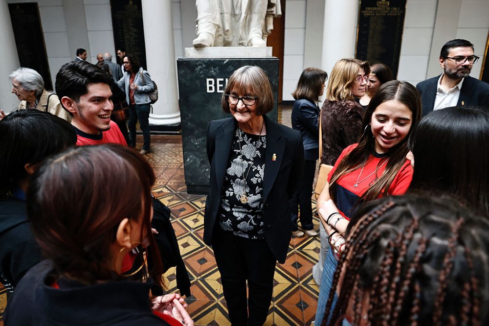 En la ceremonia participaron diversas comitivas estudiantiles, varias de ellas acompañados de sus directores y directoras; miembros del Cuerpo Diplomático, Decanas y Decanos, entre otros. 