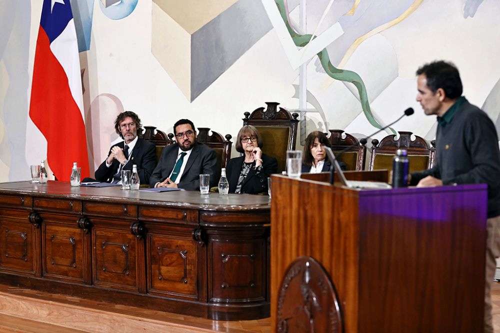 En su charla magistral “¿Necesidad o nostalgia? El programa de la educación pública en el siglo XXI”, el sociólogo Cristian Bellei, planteó la pregunta sobre “dónde quedó la educación pública, si es suficiente lo que hemos hecho y hacia dónde debemos ir”. 