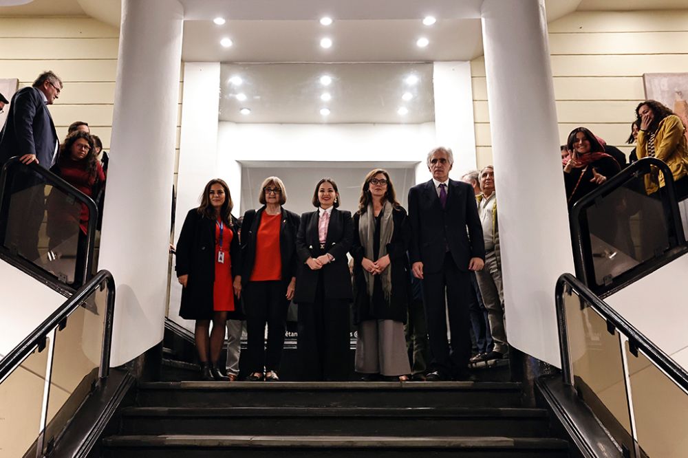 La inauguración de la exposición se llevó a cabo el jueves 10 de abril y contó con la presencia de la ministra de las Culturas, las Artes y el Patrimonio, Carolina Arredondo.