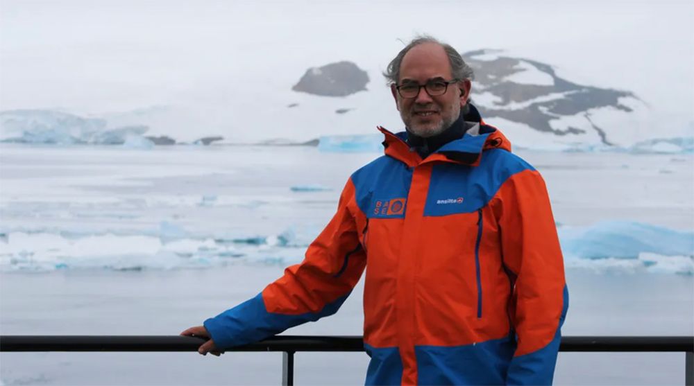Luis Valentín Ferrada es director del Programa de Estudios Antárticos y académico del Departamento de Derecho Internacional de la Facultad de Derecho de la Universidad de Chile, además de investigador Principal del Instituto Milenio BASE. 