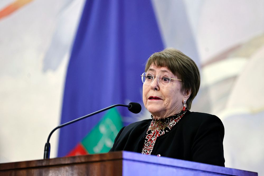 "Siempre he tenido un compromiso muy profundo con la educación pública, siendo además hija de la educación pública", destacó la ex presidenta y homenajeada Michelle Bachelet. 