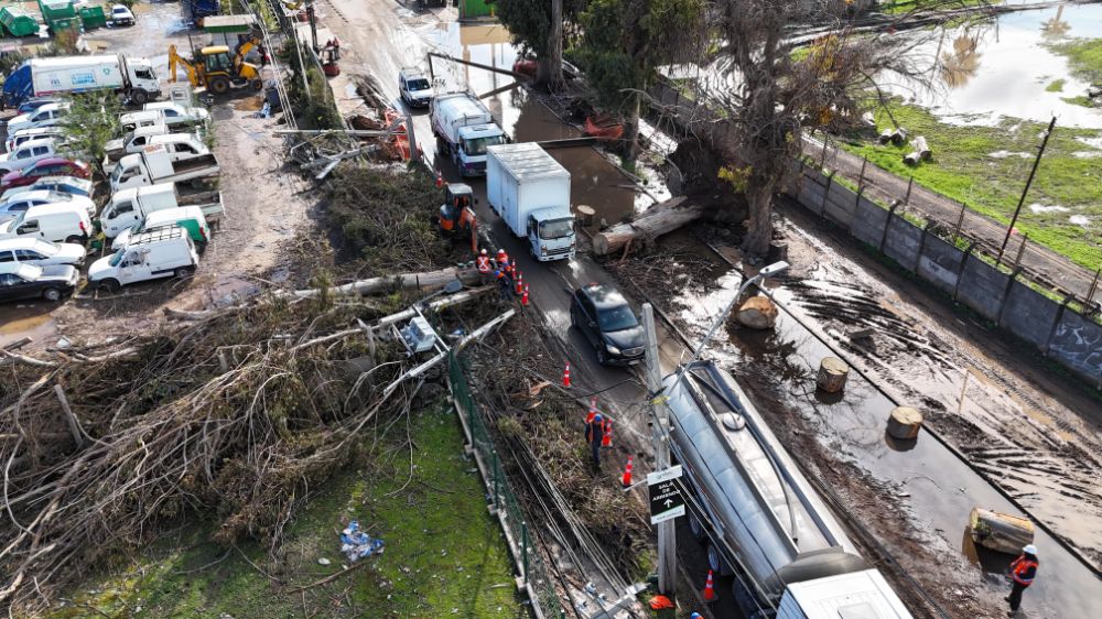 Frente a un escenario que podría volver a repertirse y ser cada vez más extremo, el académico Pablo Sarricolea asegura que soterrar el tendido eléctrico es una alternativa que beneficiario a la ciudadanía.