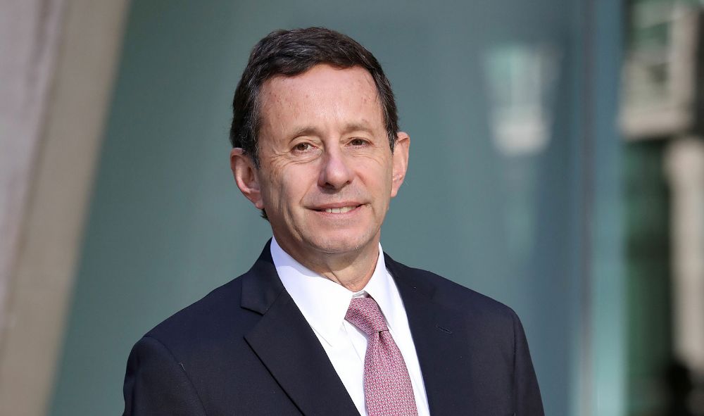 "Este programa se enfoca en los emprendedores y en jóvenes, que son el futuro y quienes queremos que lleguen con cierta preparación y formación", señala José De Gregorio, decano de la Facultad de Economía y Negocios de la Universidad de Chile.