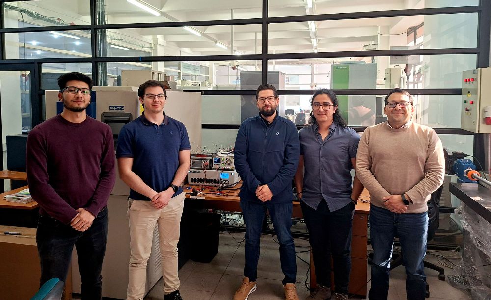 os integrantes del Proyecto tecnológico 08 del CASE (PT08), que lleva por nombre “Sistema de evaluación de desempeño no invasivo de baterías para operación en vehículos eléctricos y aplicaciones en mercados de segunda vida” 