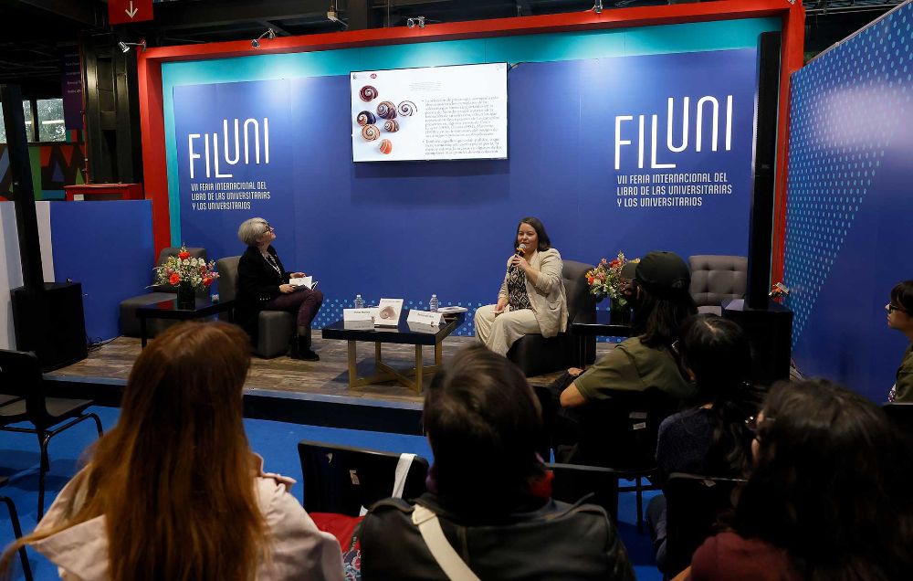 El libro con textos en español e inglés, revisa visual, poética, científica y patrimonialmente esta colección, donada en 1954 por Pablo Neruda a la UCHILE.