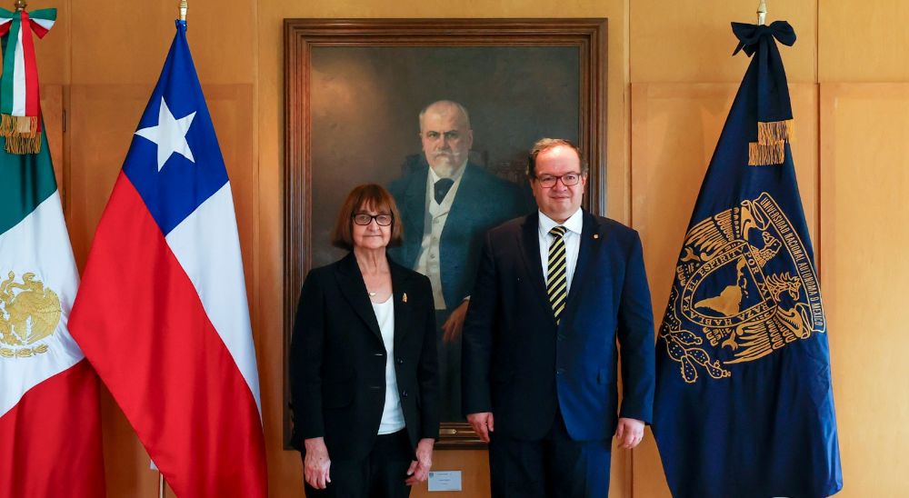 La Rectora Devés y el Rector Lomelí firmaron el convenio este 26 de agosto en la UNAM.