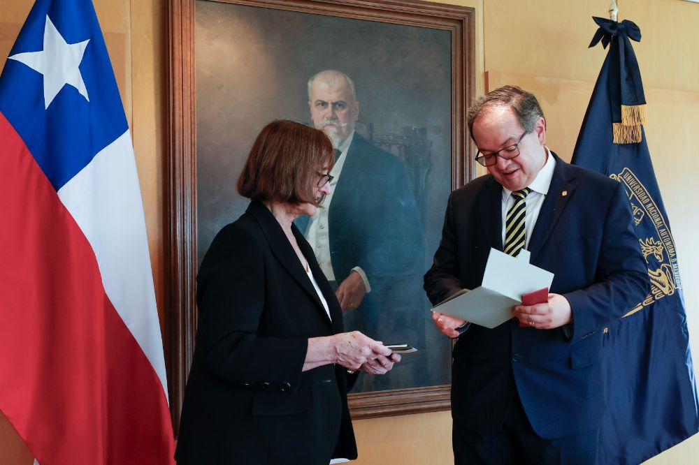 "Este Centro será un catalizador de colaboraciones en primer lugar con la Universidad de Chile, pero también con las demás instituciones académicas de Chile y con América Latina en su conjunto", dijo el Rector Lomelí.