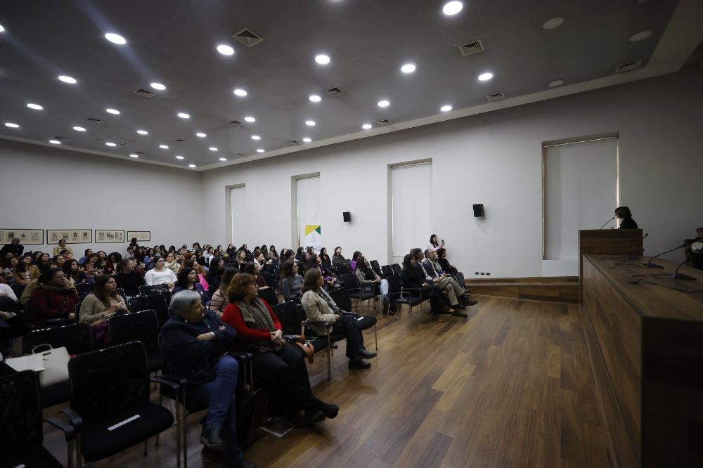 Durante el evento, se presentaron también experiencias de otras redes de mujeres de la Universidad de Chile, como la Red de Investigadoras y Académicas de Ciencias (RIAC), la Red de Académicas Adelina Gutiérrez (FCFM), y la Red de Académicas e Investigadoras de la U. de Chile