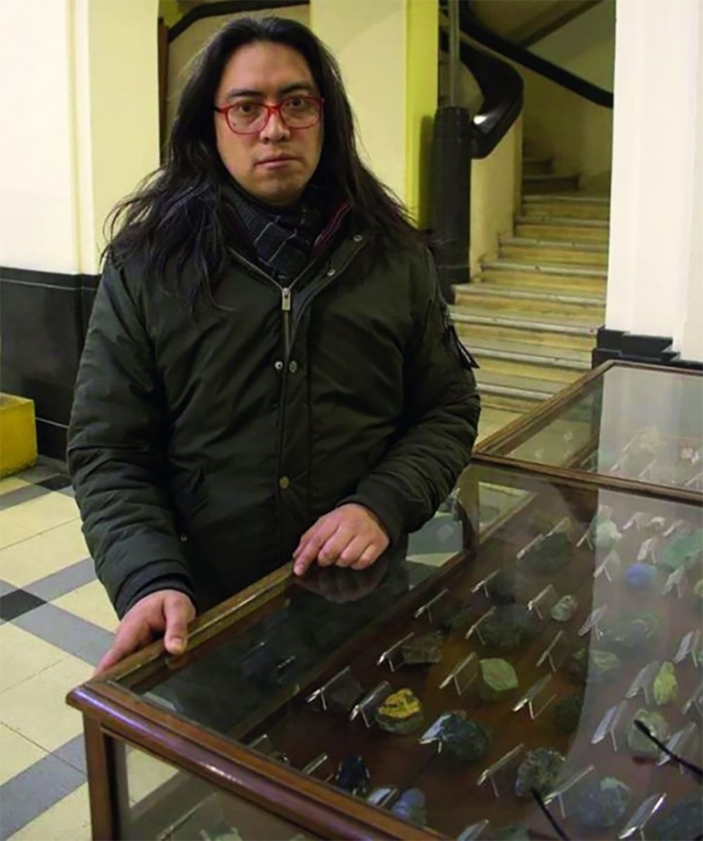 "Dentro de la cultura mapuche se considera a los volcanes como casas de seres, conocidos como 'pillan', que generan erupciones cuando intentan salir. También son lugares de nacimiento de las almas o 'püllü'", detalla Cristian Bastías Curivil, geólogo egresado de la U. de Chile.