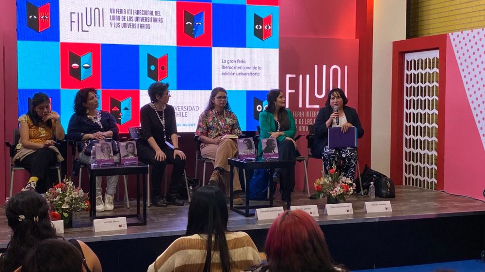 La agenda mistraliana UCHILE en FILUNI continuó con el conversatorio y lectura “Trafkintu poético: lectura poética y conversatorio de poetas mapuche con la poesía de Gabriela Mistral”.