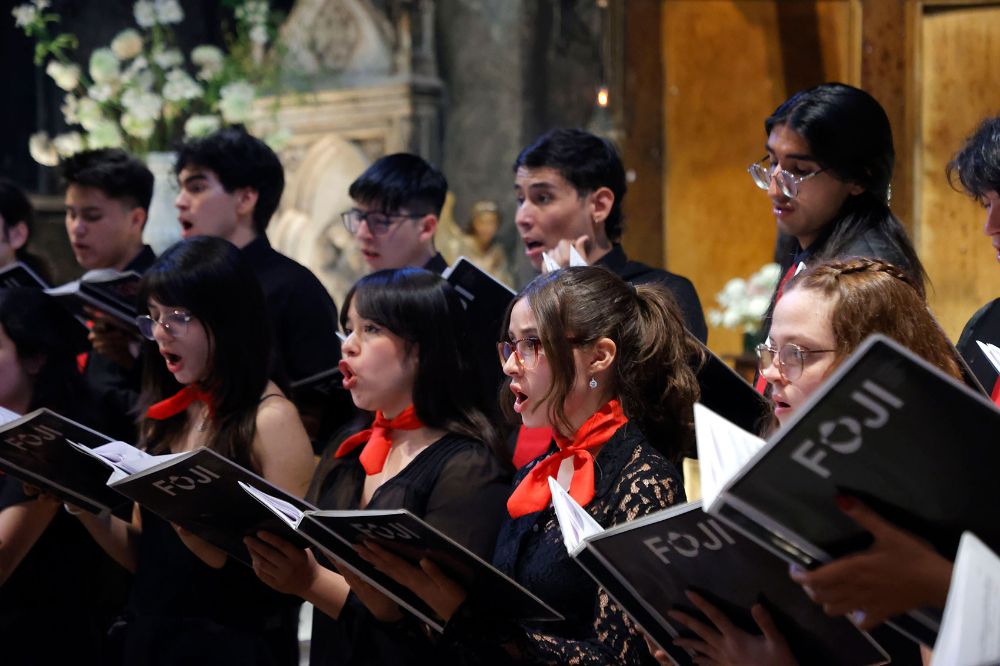 Boyka Gotcheva, solista en viola en la Sinfónica e instructora del mismo instrumento en la FOJI, explica que ve que los niños y niñas que se presentarán en el Nacional “están súper entusiasmados, eufóricos”. 