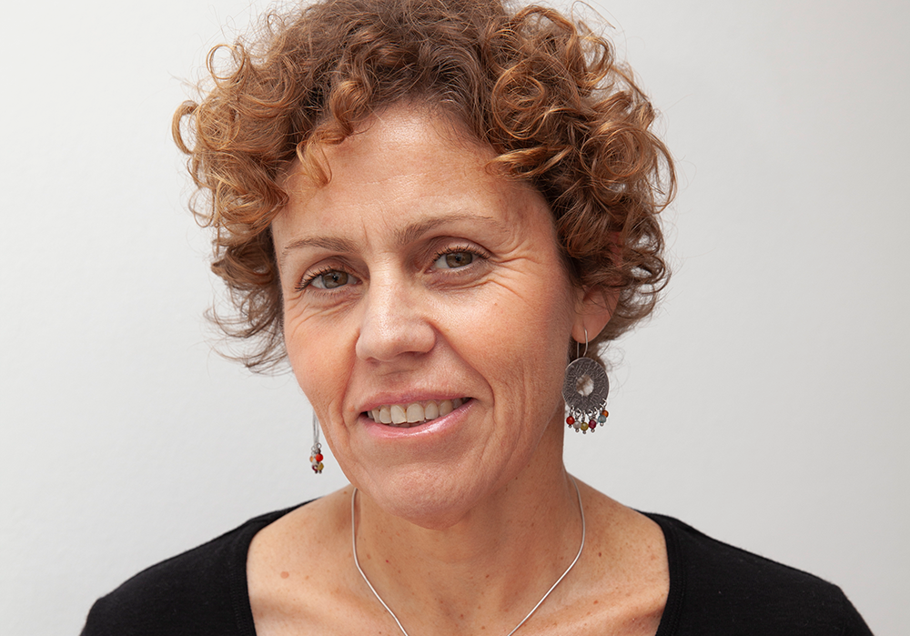 "Cuando pensamos en la alimentación, creemos que involucra solo comprar, cocinar y comer, pero el sistema alimentario parte cuando se producen insumos para los alimentos", señala Gabriela Lankin.