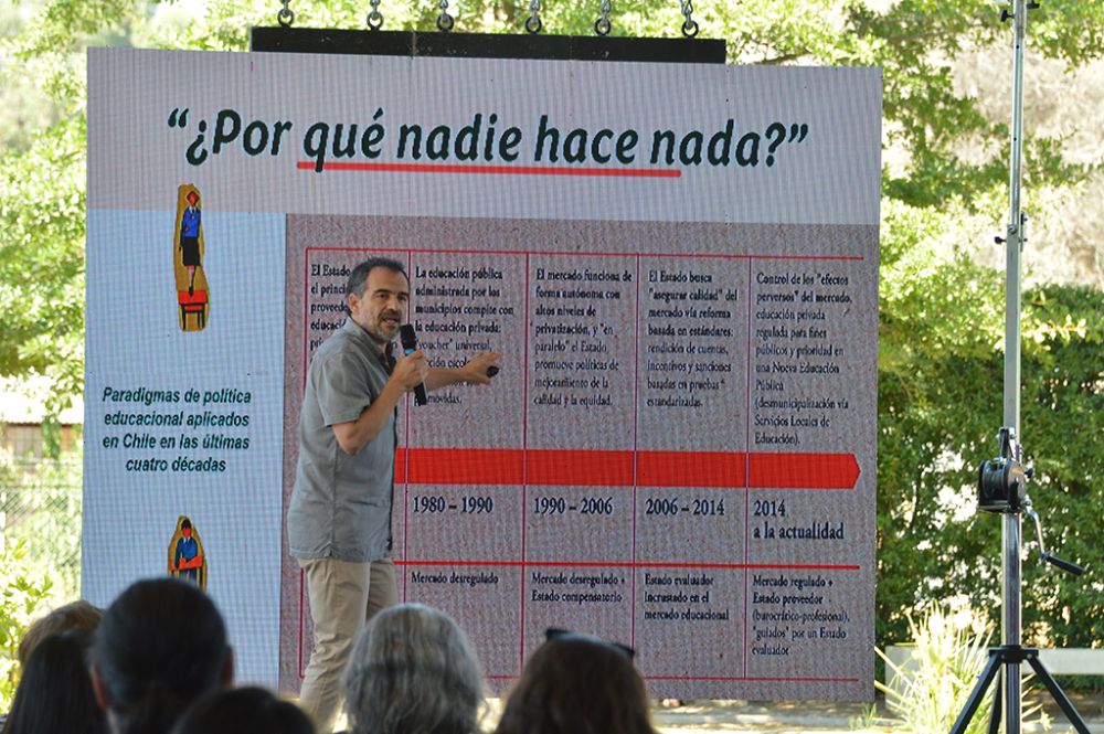 "Me da mucho gusto ver no sólo que el liceo ha ido manteniendo este momento de reflexión, sino que también se ha abierto a su comunidad y a otras universidades, y el CIAE ha tenido una presencia cada vez mayor", destaca el profesor Cristián Bellei.