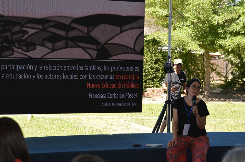 La presentación de la investigadora del CIAE, Francisca Corbalán, abordó "por qué la reforma de Nueva Educación Pública es una oportunidad para que los y las habitantes de Peralillo se apropien de la política educativa local".