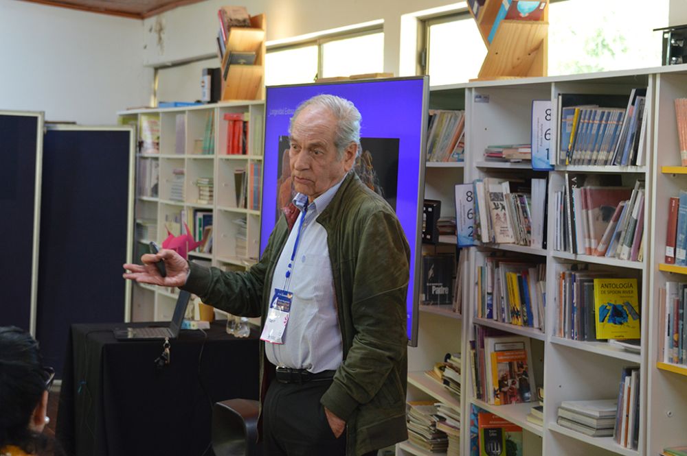 La participación de la U. de Chile cerró con la presentación del profesor del Hospital Clínico de la U. de Chile, Luis Berr, quien compartió lo aprendido con el programa “Envejecimiento Activo y Saludable” que se desarrolla desde hace cuatro años en comunas de Chiloé.