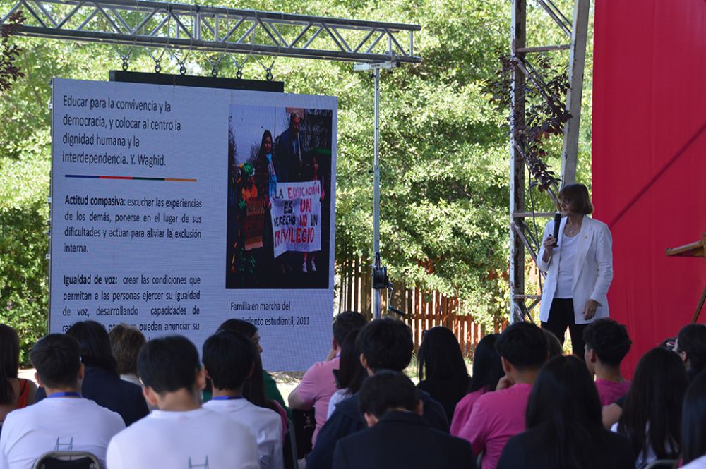 La exposición inaugural estuvo a cargo de la Rectora Devés, donde compartió autores que inspiran nuestra convivencia, sus implicancias para la educación y ejemplos sobre cómo estas ideas pueden aplicarse en la práctica. 