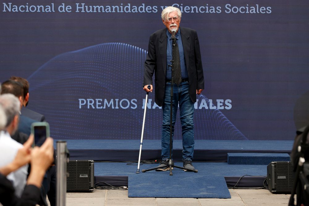 "No es fácil que en vida a uno le cuenten lo que hizo y si lo hizo bien. Generalmente, esas cosas se cuentan con gladiolos sobre la cabeza", dijo José Bengoa.