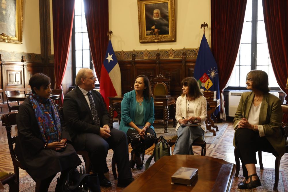 "Nuestro compromiso es potenciar nuestra participación en los distintos programas de APRU. Éstos abarcan temáticas tan esenciales a nivel global, como la economía digital, la biodiversidad, las ciudades sustentables, la equidad de género y la diversidad, y la salud global, entre otras", dijo la Rectora Devés.