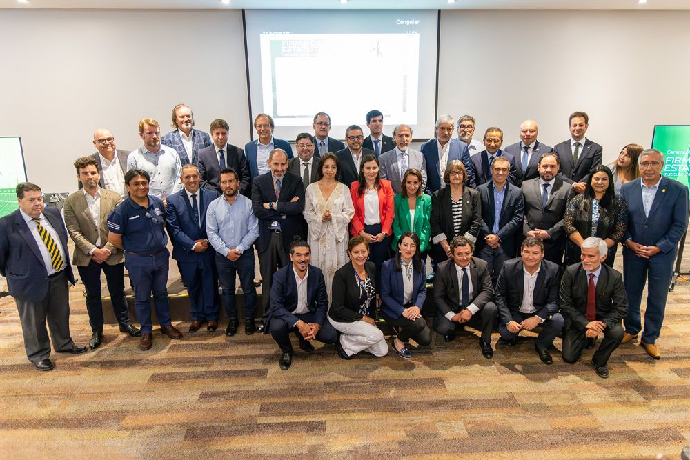 El proyecto reúne a 24 socios, entre ellos, 11 universidades, que busca impulsar en Chile la creación de una nueva industria de energía limpia y minería verde, convirtiéndose en la mayor inversión de I+D aplicada del país en su historia.