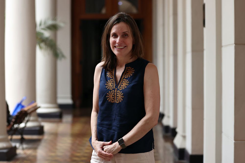 Rebecca Bill Chávez visitó Chile para participar de una serie de actividades de la Facultad de Gobierno de la Universidad de Chile y realizó la charla  “Addressing the Erosion of Democratic Institutions in the Americas” (“Abordar la erosión de las instituciones democráticas en las Américas”).