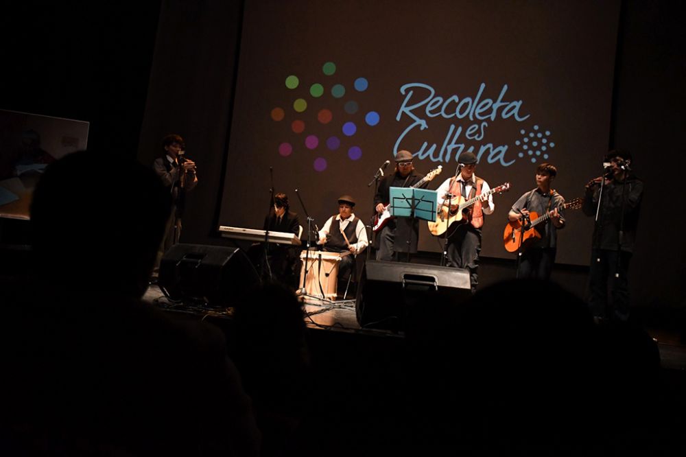 Para cerrar se presentó el grupo Chankaka, conformado por siete estudiantes del Instituto Nacional de entre 13 y 16 años