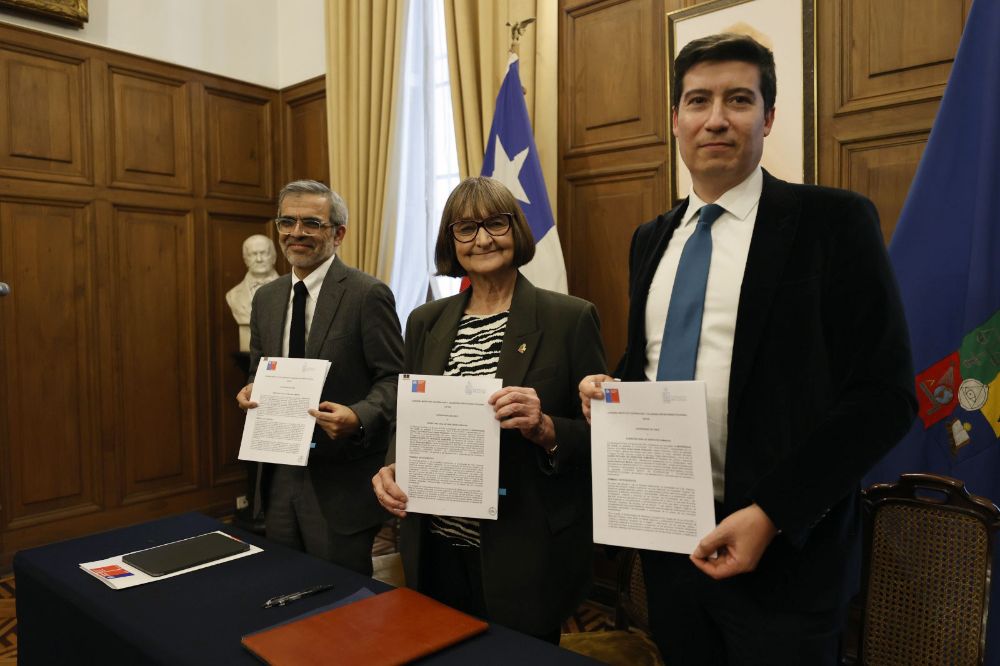 La Universidad de Chile, a través de su comunidad universitaria, aportará los conocimientos y experiencias para que el Programa de Derechos Humanos avance en este importante desafío.