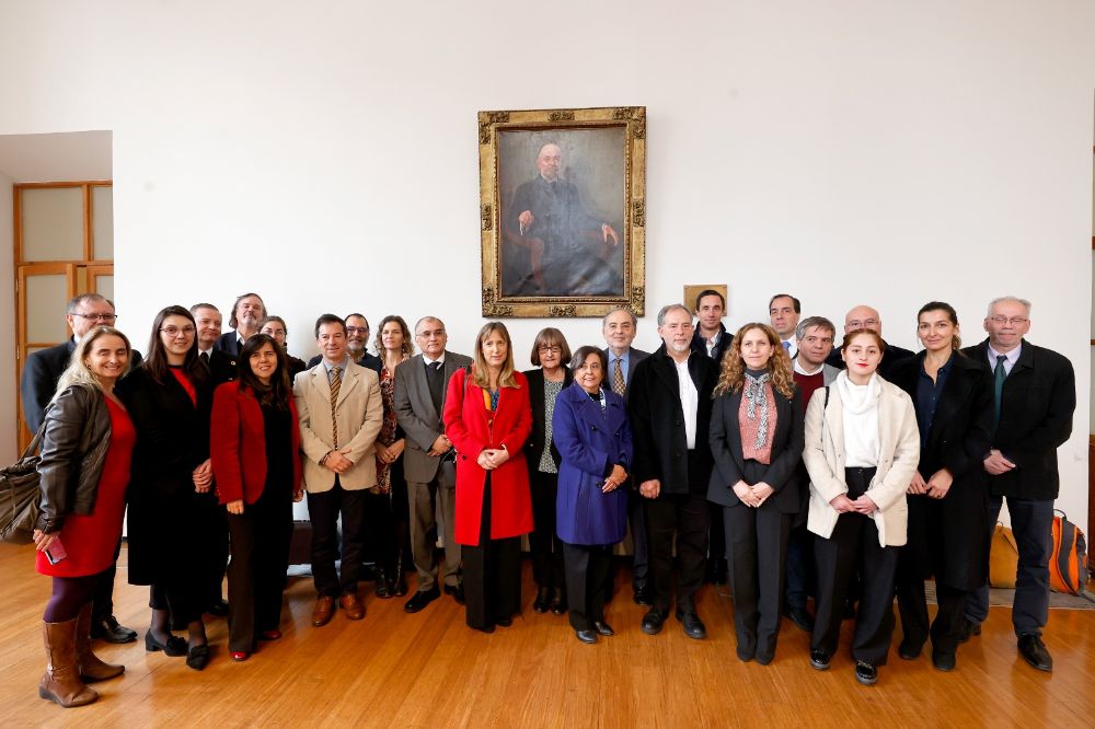 Proyecta Chile 2050 es una instancia convocada por todas las instituciones de educación superior de Chile, la Academia Chilena de Ciencias y Congreso Futuro, que busca trabajar colaborativamente en una hoja de ruta que proyecte a Chile para los próximos 50 años. 
