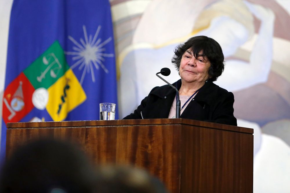 Alicia Lira, ganadora de la primera Medalla Derechos Humanos y Democracia.