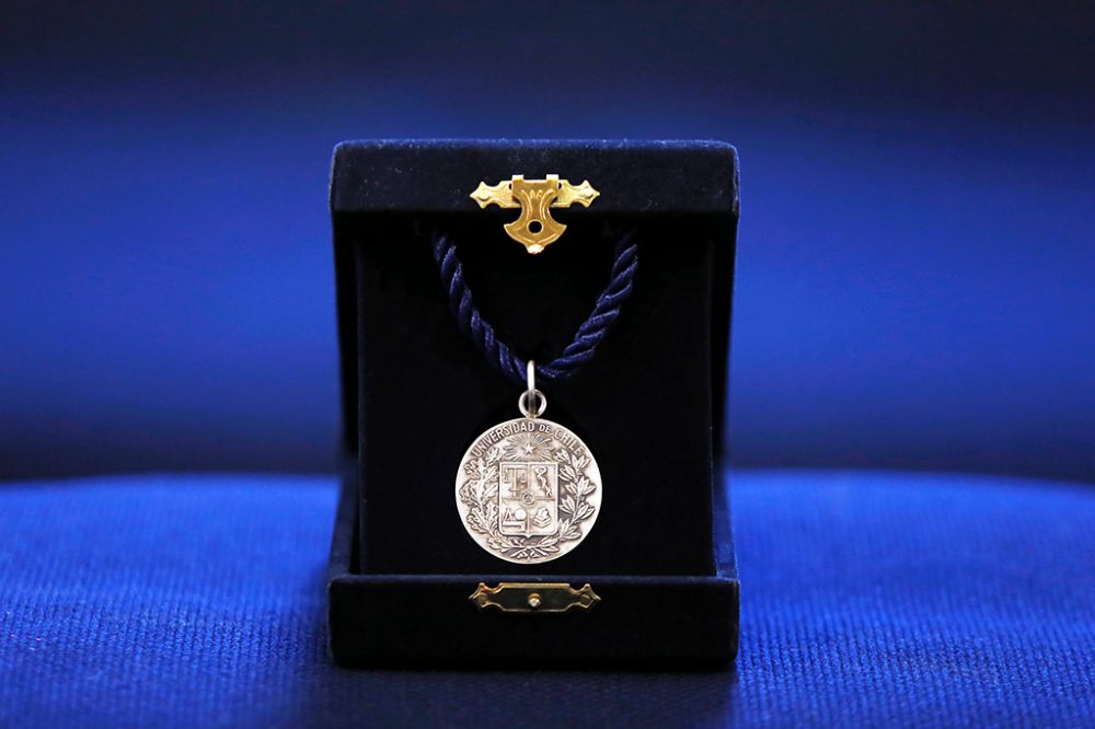 Medalla de Derechos Humanos y Democracia otorgada por la Universidad de Chile