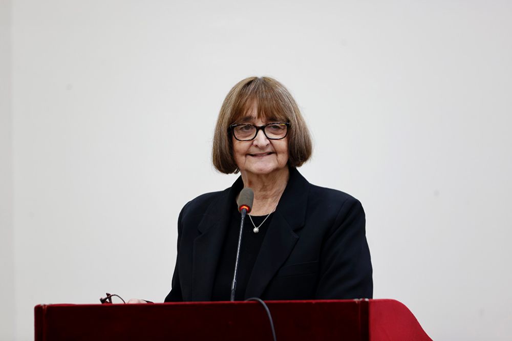 Para comenzar, la Rectora Devés agradeció “este extraordinario trabajo, realizado por un equipo muy comprometido” y destacó que “este informe refuerza la idea de que debemos cuidar a nuestras comunidades y que la convivencia es clave para la salud mental y el bienestar”. 