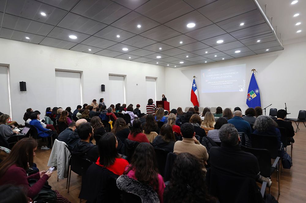 A la presentación concurrieron autoridades y representantes de las comunidades universitarias del CRUCH, de la subsecretaría de Educación Superior, y de diversas organizaciones que trabajan para mejorar la convivencia y la salud mental.