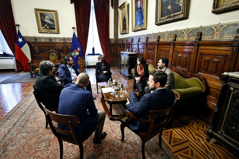 Uno de los principales tópicos de conversación fue el primer encuentro internacional de jóvenes en torno a la energía que se realizará en la U. de Chile a fines de septiembre.
