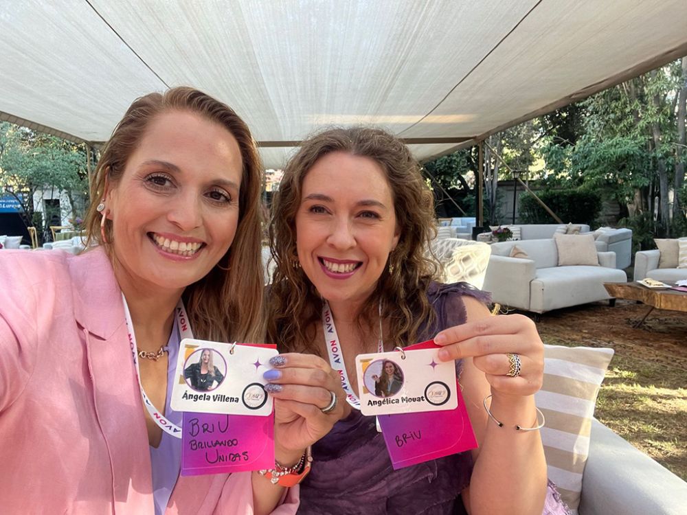 La egresada forma parte de Brillando Unidas, un programa de desarrollo de competencias principalmente para mujeres y empresas. Junto a Ángela Villena, lanzaron el libro “El poder de las redes”, que contiene distintos elementos vinculados a las ventajas ser parte de una red de mujeres. 