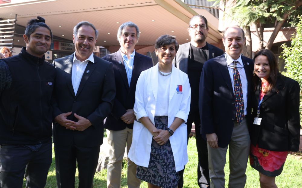 El Vicedecano de la Facultad de Medicina de la Universidad de Chile, Juan Pablo Torres y académico del Departamento de Ingeniería Industrial, Leonardo Basso, encabezaron el equipo del Instituto Milenio de Sistemas Complejos de Ingeniería (ISCI), que colaboró con la evidencia científica que ayudó al Minsal a incorporar el Nirsevimab al Programa Nacional de Inmunizaciones.