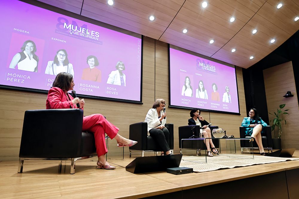 El encuentro, que fue moderado por la periodista Mónica Pérez, se realizó este jueves 13 de marzo en el contexto de la conmemoración del Día Internacional de la Mujer.