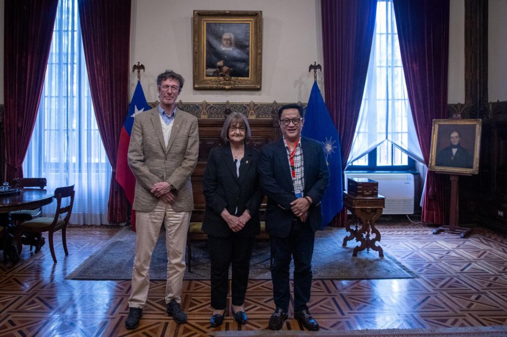 La Rectora Devés y el Rector Jiménez fueron invitados a convertirse en Embajadores Rectorales de la Red de Conocimientos Indígenas de APRU luego de su fuerte apoyo y participación en el III Encuentro ocurrido en la U. de Chile en noviembre.