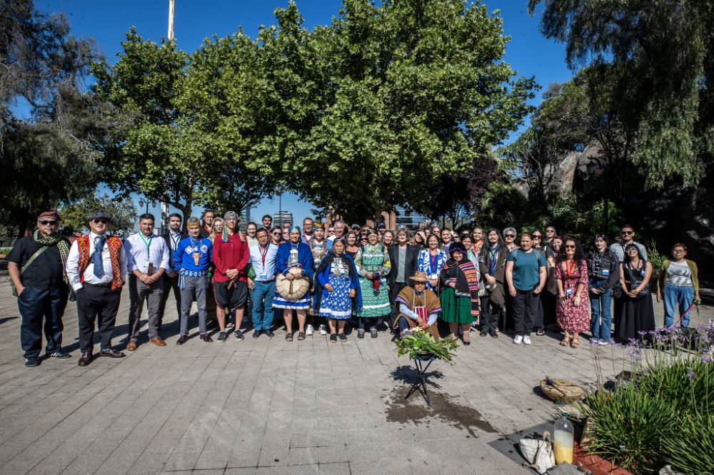 El III Encuentro de la Red de Conocimientos Indígenas de APRU reunió presencialmente a líderes indígenas y académicos internacionales entre el 4 y el 8 de noviembre de 2024 en la Universidad de Chile. 